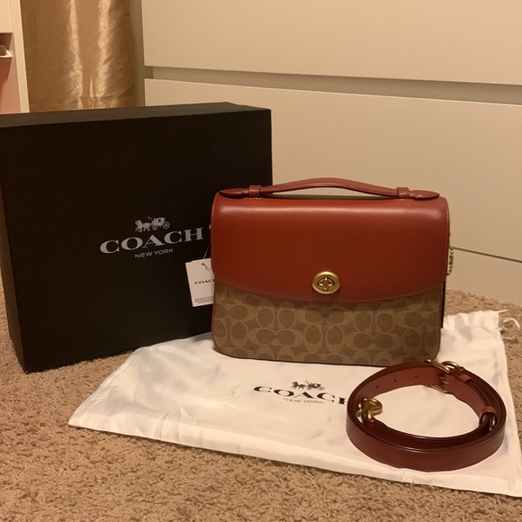 Coach Cassie in Signature Canvas - Picture 2 of 6